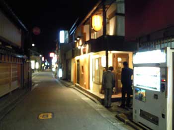金沢木倉町通り。「欧風料理タブリエ」